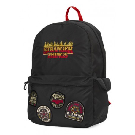 Mochila Mooving De Espalda Reforzada Stranger Things Diseño Negro Con Parches